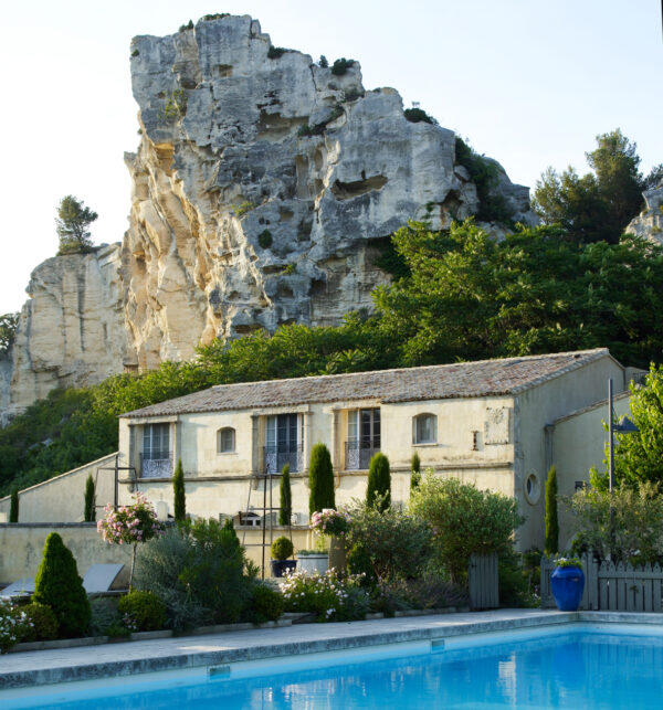 Oustau de Baumanière vue d'ensemble ac piscine 5 copyright Jean-Pierre Gabriel (11)